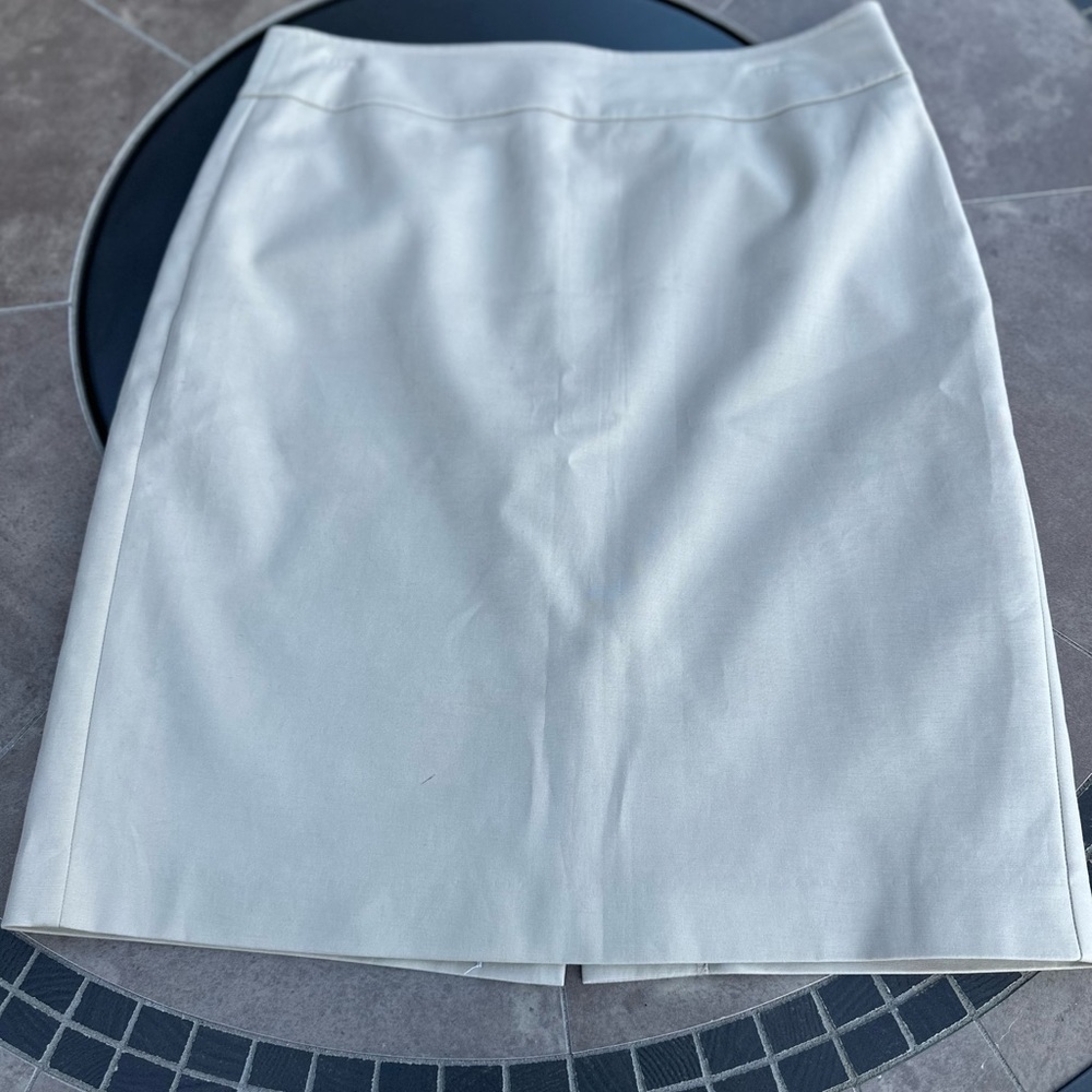 Ann Taylor classic pencil skirt. Size 10. Light khaki. Professional